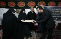دیدار شهردار قم با خانواده شهید معارفوند 