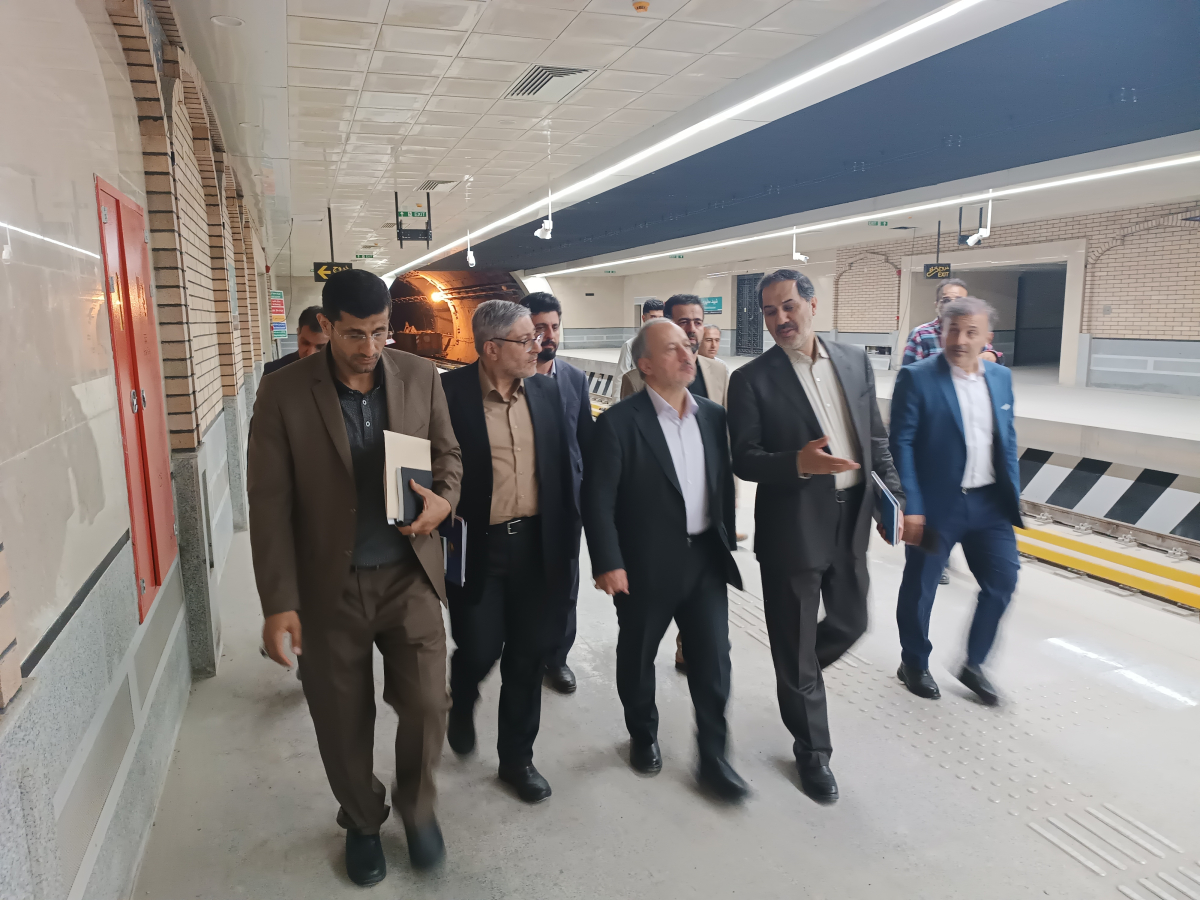 بازدید معاون وزیر کشور از متروی قم 