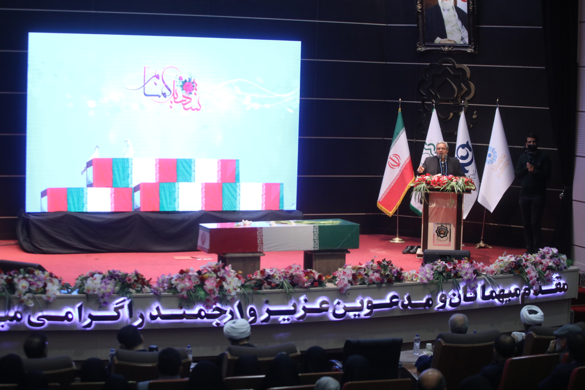 آغاز مراسم رونمایی تقریظ مقام معظم رهبری بر کتاب «تب ناتمام»