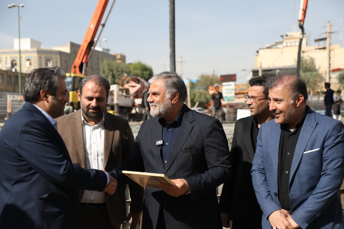 معارفه مسئول ارتباطات معاونت فنی و عمرانی قم در محل پروژه عمرانی برگزار شد