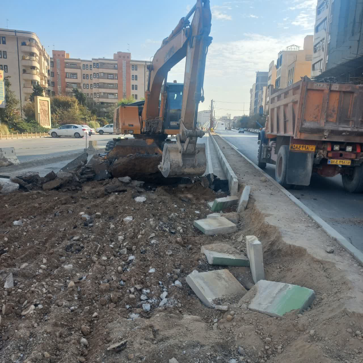 آغاز عملیات اصلاح هندسی خیابان‌های شهید ایزدی و نسترن در منطقه چهار قم