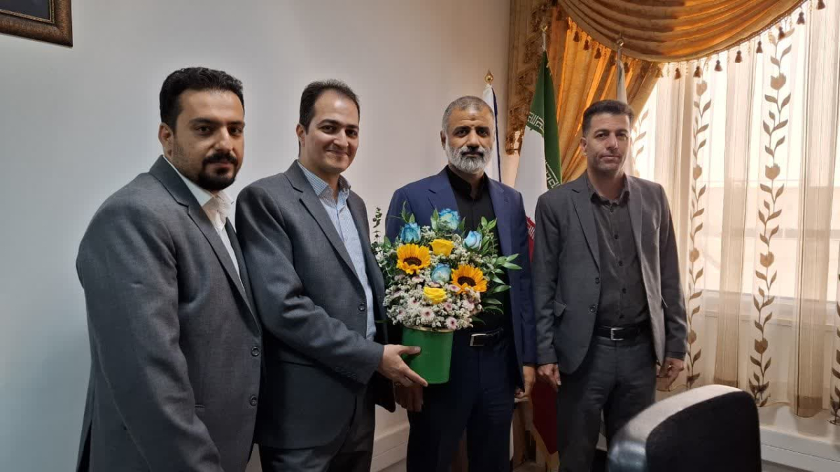 تقدیر از مهندسان سازمان فناوری  اطلاعات و ارتباطات شهرداری قم به مناسبت روز فناوری