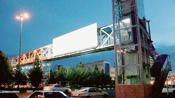 مکانیزه شدن پل های عابر پیاده قم در پی مطالبه شهروندان