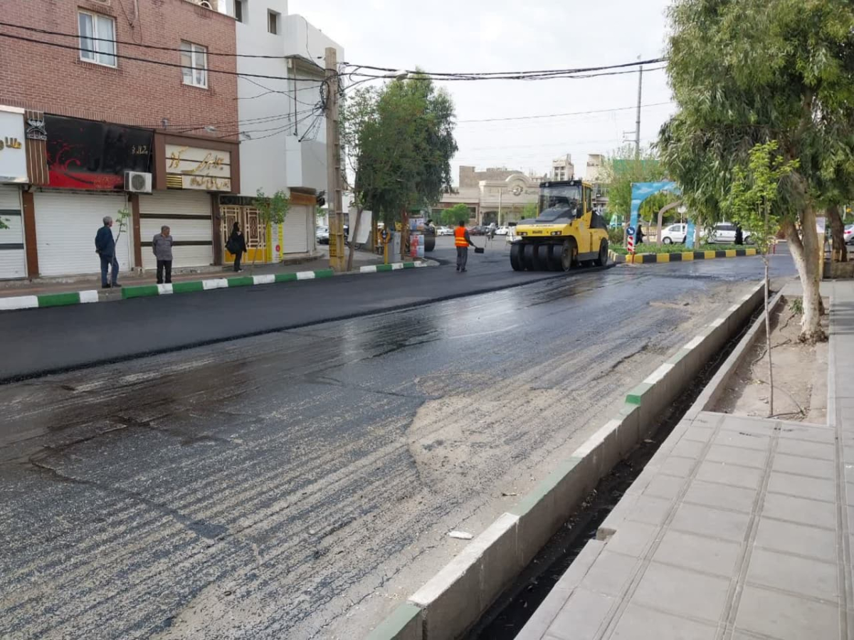 تحقق 70 درصدی هدف‌گذاری توزیع آسفالت/142000 تن آسفالت در قم توزیع شد  برای سال 1404 تأمین و توزیع ۲۰۵ هزار تن آسفالت در سطح معابر شهر قم 