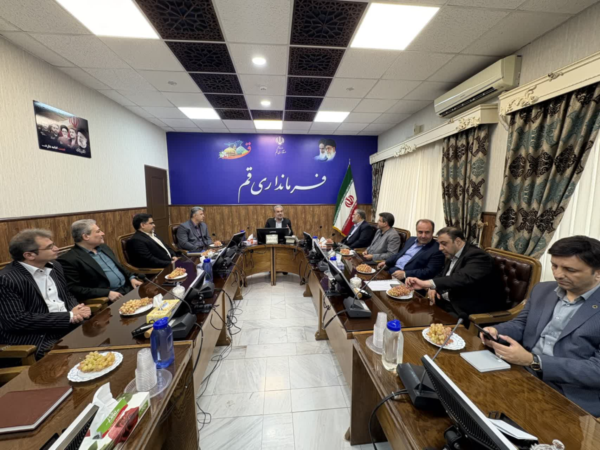 نشست سه‌جانبه فرماندار، شهردار و مدیر مخابرات در فرمانداری قم